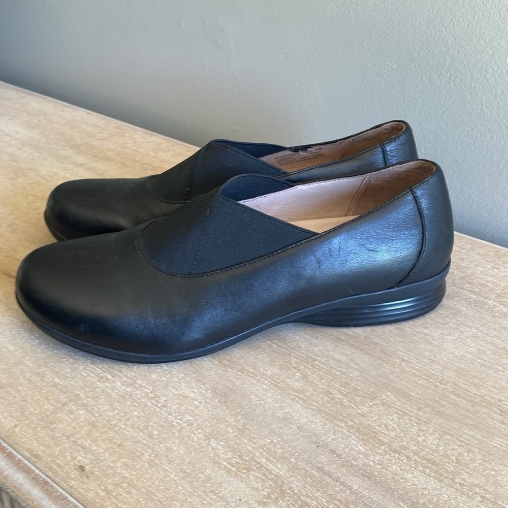 Women’s Dansko black shoes. Size 38. Gently used great condition.​​​​​​​ - Picture 3 of 7